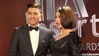 Terima kasih buat apresiasi penghargaan ini buat kita berdua yang sebentar lagi akan menjadi tiga, ujar Glenn kala menerima penghargaan IFA 2016. Noel/detikFoto.