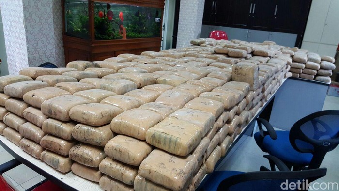 Bareskrim Amankan Satu Truk Ganja Jaringan 4 Provinsi