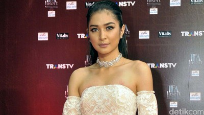 Gaya Mikha Tambayong Ala Gladiator