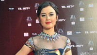 Kimberly Ryder tampak semakin dewasa dan anggun. Noel/detikFoto.