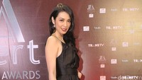 Di acara !nsert Fashion Awards, Velove berhasil membawa pulang penghargaan di kategori Selebriti dengan Rambut Terindah. Noel/detikFoto.