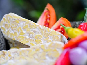Ini Alasannya Kenapa Kedelai yang Diolah Jadi Tempe Mengandung Vitamin B12