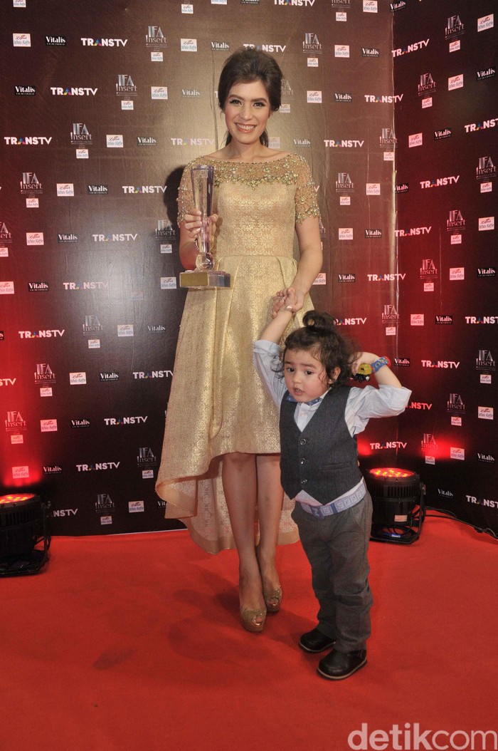 Kurangi Job, Carissa Putri Fokus dengan Anak