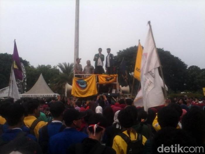 Sempat Diterima Perwakilan Istana, Mahasiswa Berdemo Bubarkan Diri