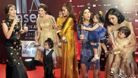 Para bintang mengajak putra-putri mereka berlomba-lomba bergaya fashionable di acara !nsert Fashion Award. Noel/detikhot.