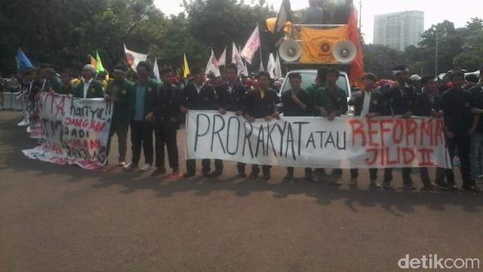 Massa Demo di Depan Istana Bertambah, Mahasiswa UI dan ITB Merapat