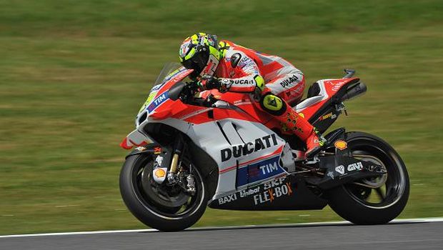 SCARPERIA, ITALY - MAY 20:  Andrea Iannone of Italy and Ducati Team heads down a straight during the MotoGp of Italy - Free Practice  at Mugello Circuit on May 20, 2016 in Scarperia, Italy.  (Photo by Mirco Lazzari gp/Getty Images)