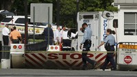 Pria tersebut ditembak setelah mengacungkan senjata ke arah Secret Service. REUTERS/Jonathan Ernst.