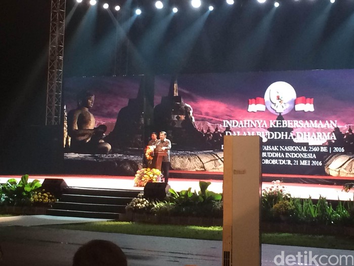Wapres JK Hadiri Peringatan Waisak di Pelataran Candi Borobudur