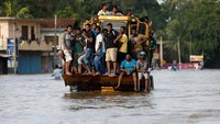 Warga Biyagama, Sri Lanka, Jumat (20/5). REUTERS/Dinuka Liyanawatte.
