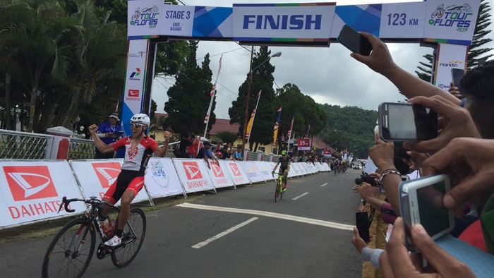 Etape Ketiga, dari Ende ke Bajawa, Milik Pebalap China