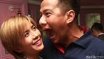 Momen-momen Indah Delon dan Yeslin Wang Sebelum Bercerai