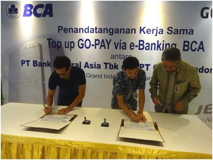 BCA Berikan Kemudahan Top Up GO-PAY Melalui e-Banking BCA