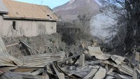 Gunung Sinabung mengeluarkan awan panas pada Sabtu (21/5/2016) sekitar pukul 16.48 WIB. Ardiansyah Putra/AFP.