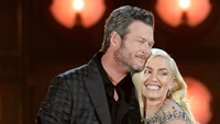 Wajah bahagia dari Blake Shelton dan Gwen Stefani di akhir penampilannya. Kevin Winter/Getty Images/detikFoto.