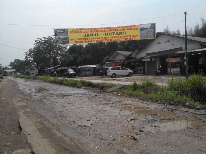 Begini Kondisi Jalan Villa Nusa Indah Yang Warganya Ingin Pindah Ke Bekasi