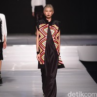 Diniira Jalinan Lungsi Pakan Jakarta Fashion & Food Festival 2016 at Hotel harris. Kelapa Gading. Jakarta. [Foto: Mohammad Abduh/Wolipop]