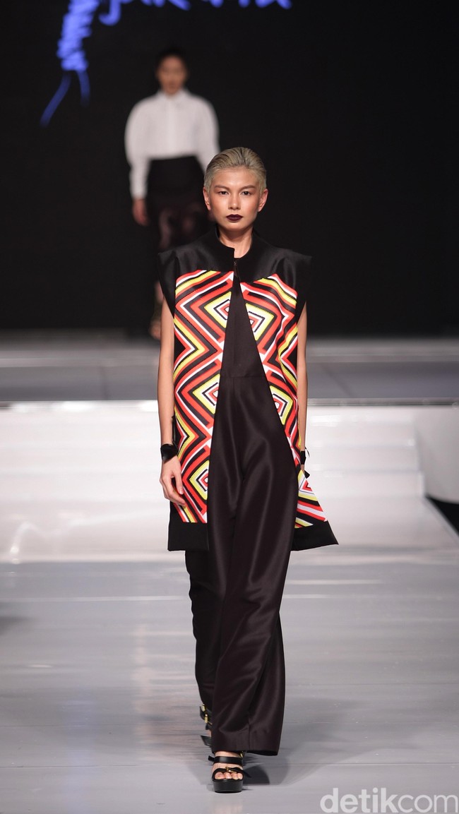 Diniira Jalinan Lungsi Pakan Jakarta Fashion & Food Festival 2016 at Hotel harris. Kelapa Gading. Jakarta. [Foto: Mohammad Abduh/Wolipop]