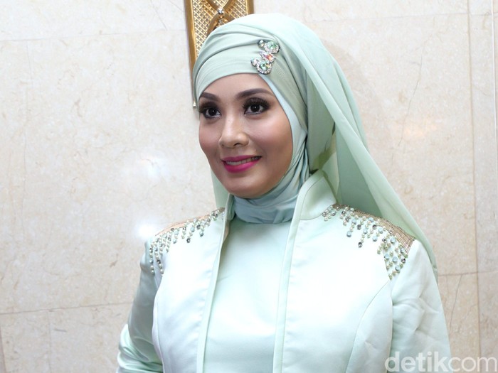 Kisah Elma Theana Cabut dari Padepokan, Nikita Mirzani Asuransi Payudara