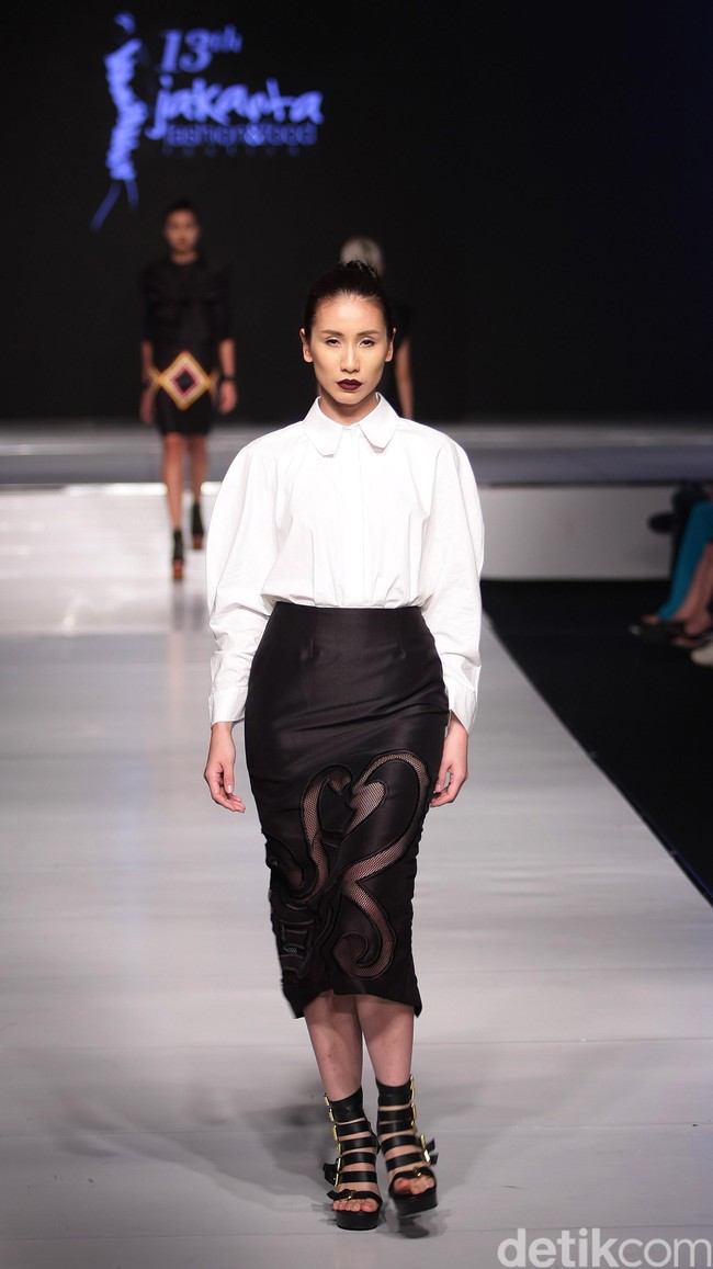 Diniira Jalinan Lungsi Pakan Jakarta Fashion & Food Festival 2016 at Hotel harris. Kelapa Gading. Jakarta. [Foto: Mohammad Abduh/Wolipop]