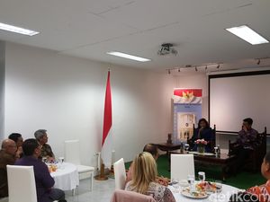 Bertemu WNI di Wina, Susi Jelaskan Bahayanya Kejahatan Perikanan