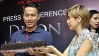 Ada banyak masalah yang kabarnya membuat retak rumah tangga mereka, namun keduanya tak pernah mengatakannya kepada publik. Pool/Noel/detikFoto.