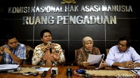 Komisioner Komnas HAM Imadudin Rahmat (dua dari kiri) mengaku akan mengambil sejumlah tindakan. Selain mengirimkan surat kepada Pemkab dan Bupati Tangerang, Komnas HAM juga meminta klarifikasi dan penjelasan dari Pemkab.