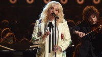 Lagu Bob Dylan, It Aint Me Babe dibawakan secara apik oleh Kesha. Kevin Winter/Getty Images/detikFoto.