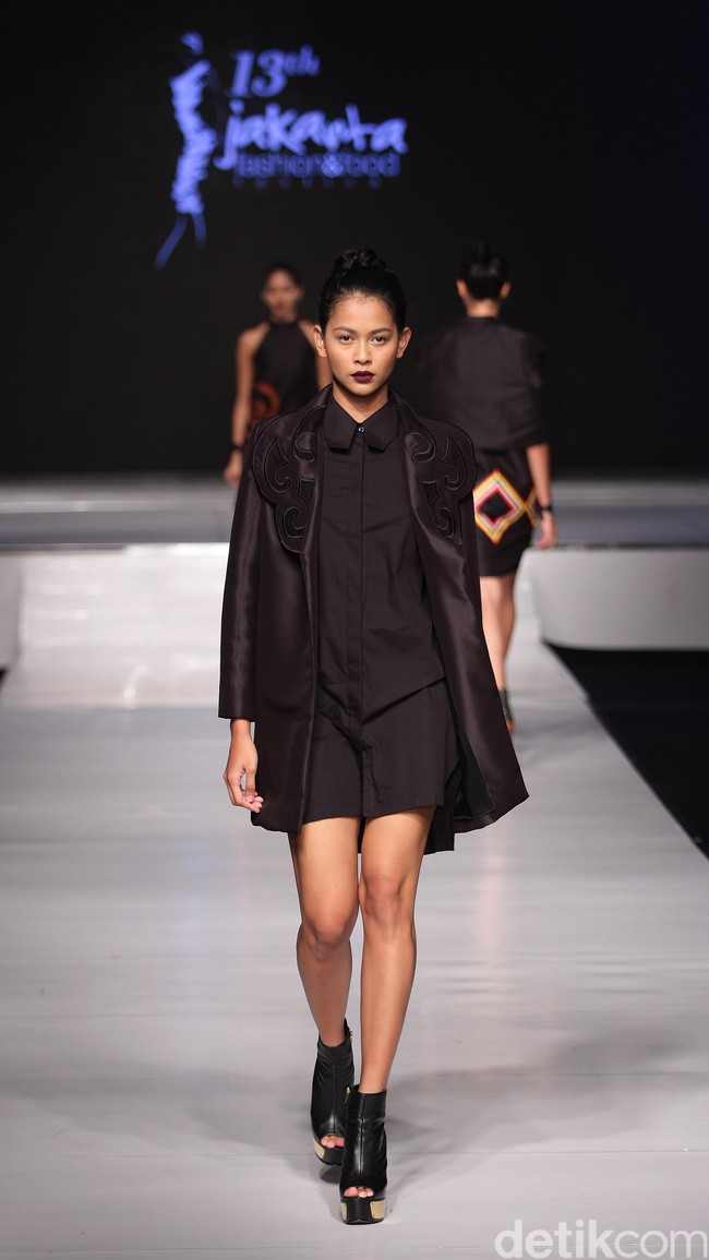 Diniira Jalinan Lungsi Pakan Jakarta Fashion & Food Festival 2016 at Hotel harris. Kelapa Gading. Jakarta. [Foto: Mohammad Abduh/Wolipop]