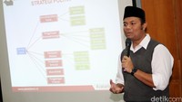 Mengusung jargon Jakarta Keren, Idrus ingin menjadikan Jakarta sebagai kota yang lebih baik dan mengedepankan tradisi dan budaya.