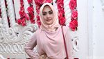 Gaya Elma Theana dan Eddies Adelia dengan Hijab Pastel
