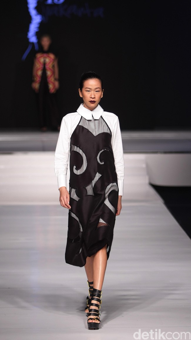 Diniira Jalinan Lungsi Pakan Jakarta Fashion & Food Festival 2016 at Hotel harris. Kelapa Gading. Jakarta. [Foto: Mohammad Abduh/Wolipop]