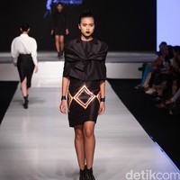 Diniira Jalinan Lungsi Pakan Jakarta Fashion & Food Festival 2016 at Hotel harris. Kelapa Gading. Jakarta. [Foto: Mohammad Abduh/Wolipop]