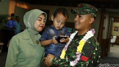 Sambutan Hangat Keluarga Untuk Tim Penembak TNI AD