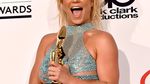 Britney Spears Kenakan 3 Baju di BBMA, Mana Paling Seksi?