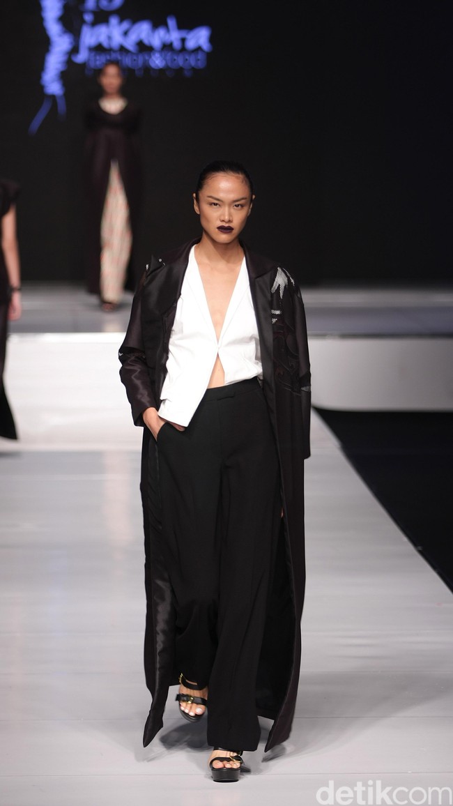 Diniira Jalinan Lungsi Pakan Jakarta Fashion & Food Festival 2016 at Hotel harris. Kelapa Gading. Jakarta. [Foto: Mohammad Abduh/Wolipop]