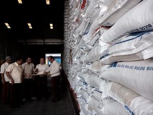 Mensos Panggil Buwas Bahas Mafia Beras Miskin