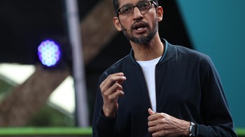 Tahun 2004, pria kalem ini melamar kerja di Google. Dia berhasil lolos dan bekerja di sebuah tim kecil yang menangani toolbar pencarian. Ia kemudian mengusulkan Google menciptakan browser sendiri dan didukung oleh CEO Eric Schmidt. Jadilah Google menciptakan Chrome yang sekarang salah satu browser papan atas. Foto: GettyImages