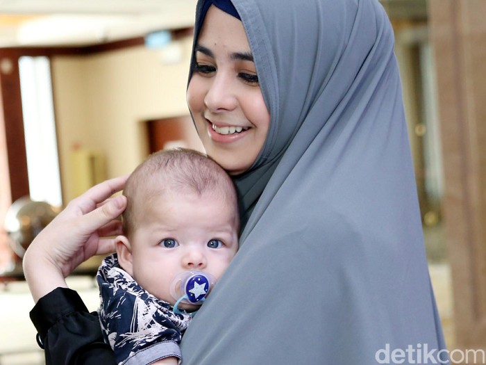 Risty Tagor Ikut Kelas Parenting untuk Anak Kedua