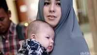 Risty mengaku sangat menikmati perannya sebagai ibu. Pool/Palevi S/detikFoto.
