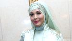 Gaya Elma Theana dan Eddies Adelia dengan Hijab Pastel