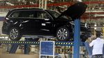 Mengintip Proses Perakitan Mercedes-Benz di Bogor
