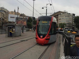 Menjajal Metro dan Trem Tertua di Istanbul