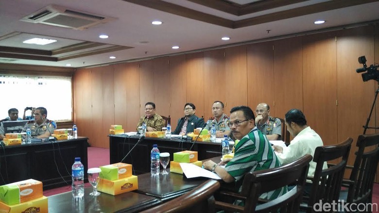 Ombudsman Beberkan Temuan Pelanggaran Pelayanan SIM di Depan Kakorlantas Polri Ombudsman Beberkan Temuan Pelanggaran Pelayanan SIM di Depan Kakorlantas Polri