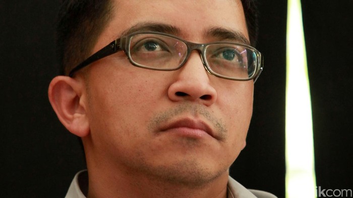Philips J. Vermonte joined CSIS in 2001. He received his Master of Arts degree in international studies from Department of Politics, the University of Adelaide, Australia, in 2001, funded by the AusAID scholarship. Philip Vermonte