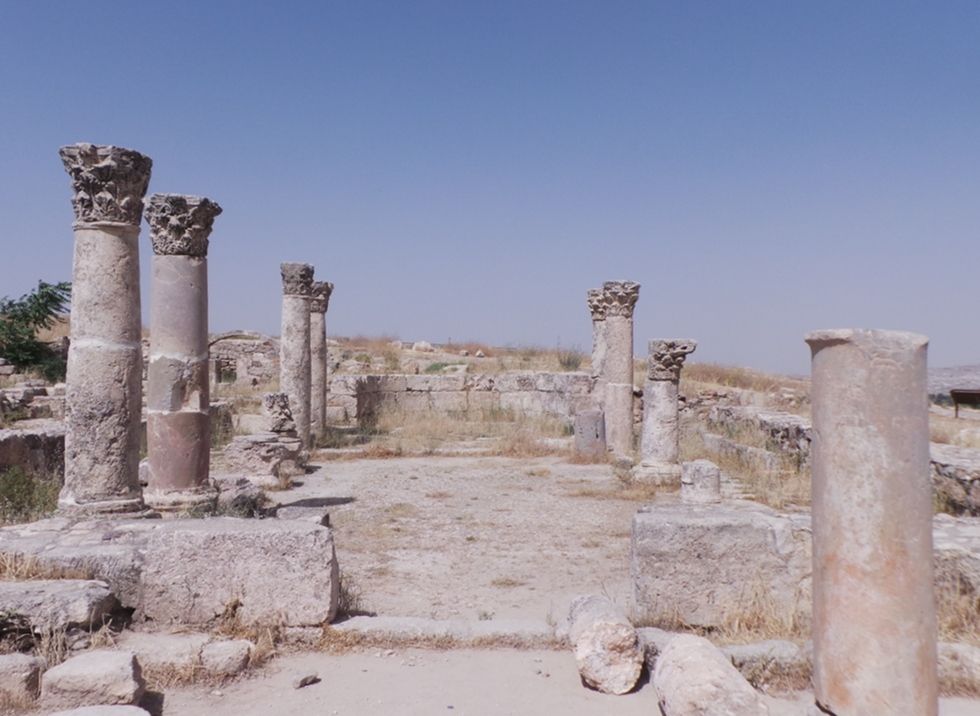 Suasana peninggalan sejarah kota kuno di Amman