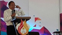 Rizal Ramli memberikan sambutan di hadapan para peserta yang memenuhi ruangan Gedung Keong di kampus Telkom University (Tel-U).