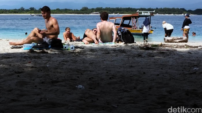 turis asing di pantai gili trawangan , lombok. dikhy sasra/ilustrasi/detikfoto