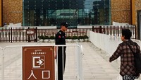 Gerbang masuk menuju Menara Porselen Nanjing.
