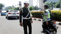 Dalam Operasi Patuh Jaya ini, Ditlantas Polda Metro Jaya dibantu anggota TNI.